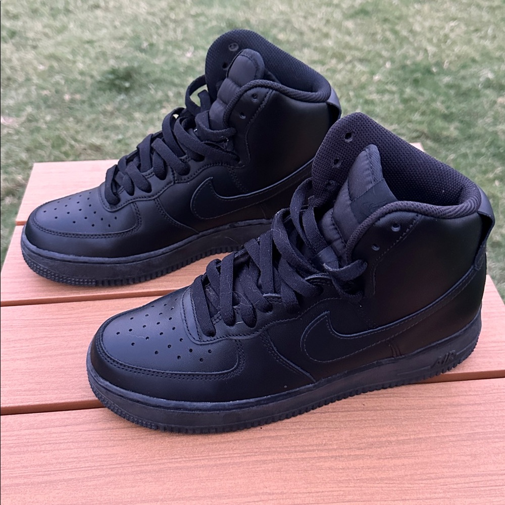 Nike Air Force 1 - Black High-Top Sneakers EUC